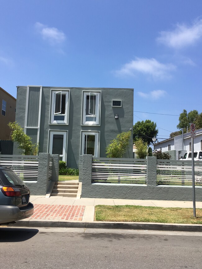 637 Flower Ave in Los Angeles, CA - Foto de edificio - Building Photo