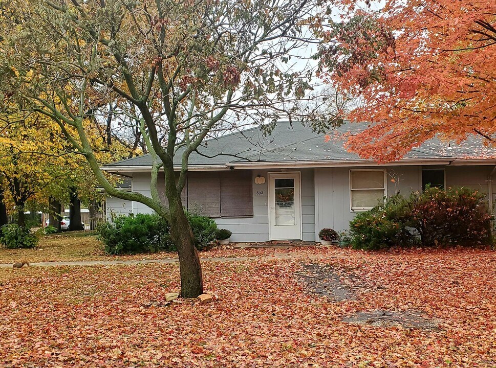 123 127 in Rossville, KS - Building Photo