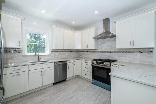 7 Alpha Pl in New Rochelle, NY - Building Photo - Building Photo