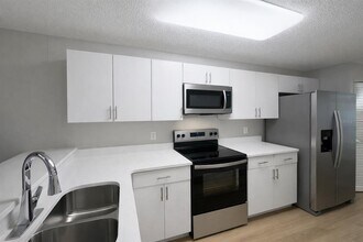 14639 Par Club Cir in Tampa, FL - Building Photo - Building Photo