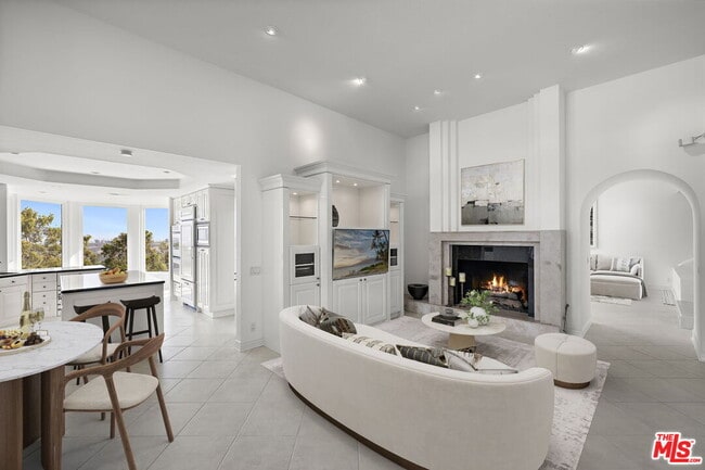 31 St Tropez in Newport Beach, CA - Building Photo - Building Photo