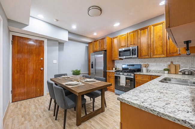 2242 N Western Ave in Chicago, IL - Building Photo - Building Photo