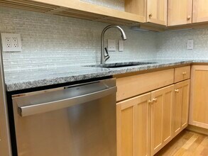 2100 Valkyrie Dr NW, Unit 405 in Rochester, MN - Building Photo - Building Photo
