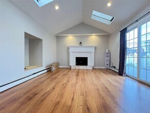 32 Garnet Ln in Plainview, NY - Building Photo - Building Photo