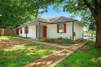 701 E Morton St in Denison, TX - Building Photo - Building Photo