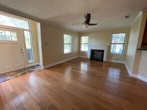 1038 E 43rd St in Austin, TX - Building Photo - Building Photo