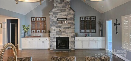 211 Scottish Highland Rd in Clover, SC - Building Photo - Building Photo