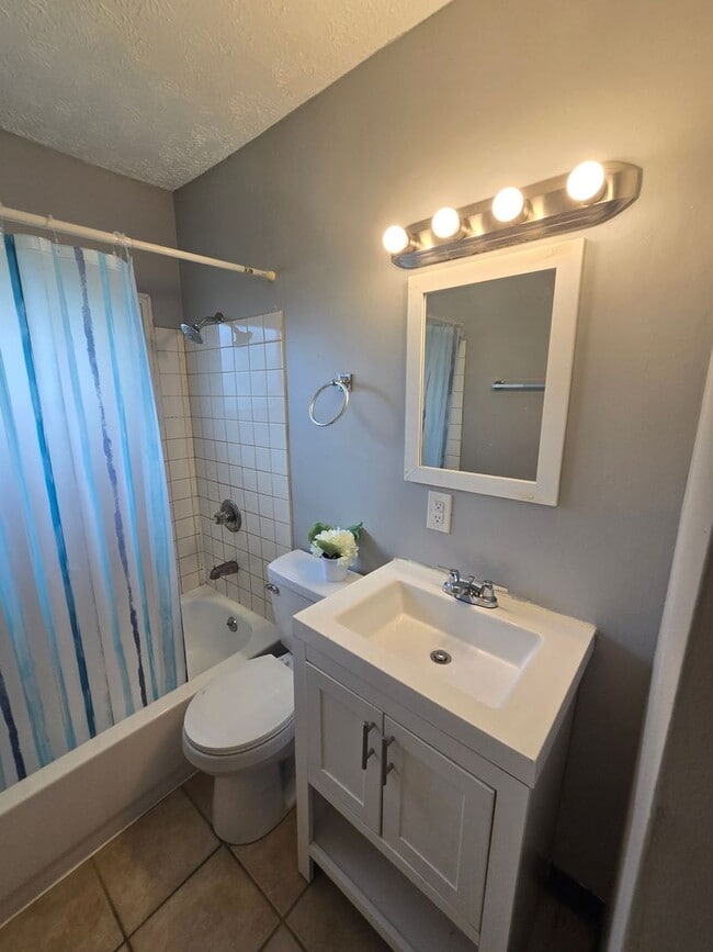782-784-784 Derrer Rd in Columbus, OH - Building Photo - Building Photo