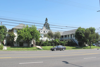 The Chateau Apartments in Burbank, CA - Building Photo - Building Photo