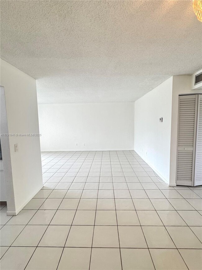 2495 SW 82nd Ave, Unit 205 in Davie, FL - Building Photo - Building Photo