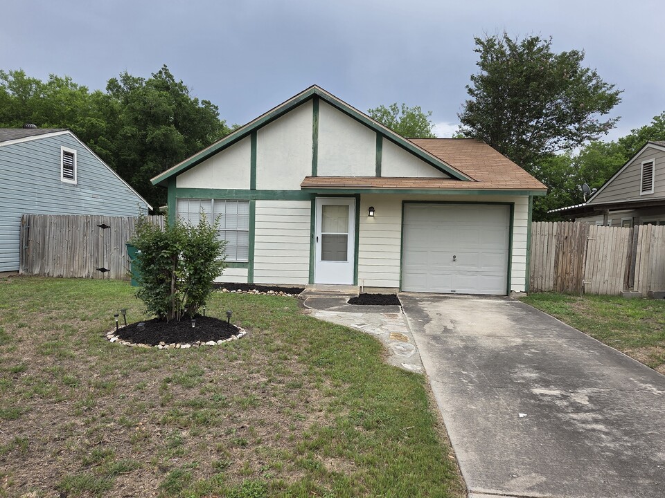 9520 Misty Meadows, Unit 9520 Misty Meadows in Converse, TX - Building Photo