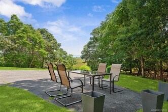 19 Petrel Ln in Hampton Bays, NY - Building Photo - Building Photo