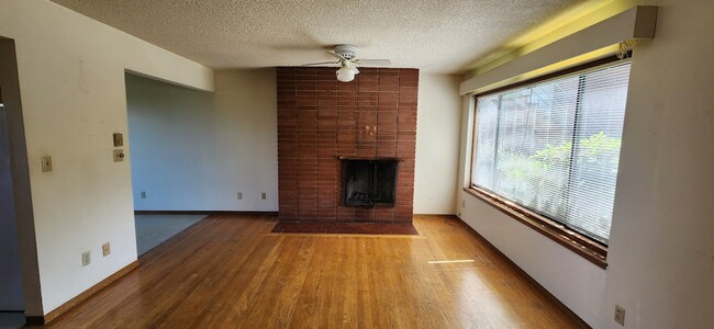 2575 NW Lovejoy St in Portland, OR - Building Photo - Building Photo
