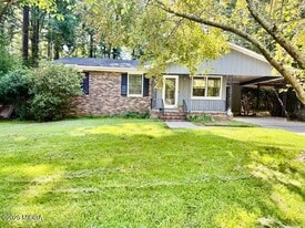 1390 Royalwyn Dr in Macon, GA - Building Photo