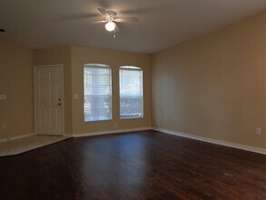 2820 Prairie Iris Dr in Land O Lakes, FL - Building Photo - Building Photo