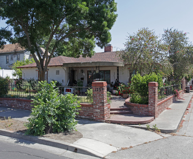 806 E Monte Vista Ave in Vacaville, CA - Building Photo - Building Photo