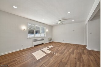 16 Troy Dr in Springfield, NJ - Building Photo - Building Photo