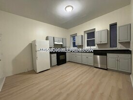 1460 Tremont St, Unit 1 in Boston, MA - Building Photo