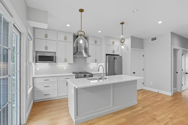 15 Morris St in Boston, MA - Building Photo - Building Photo