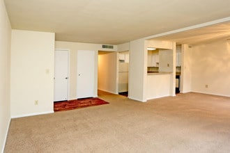 Woodberry Forest in Virginia Beach, VA - Foto de edificio - Interior Photo
