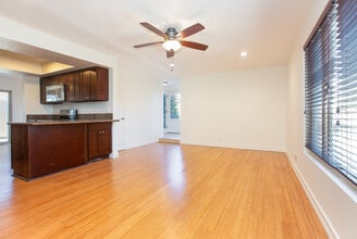 2320 Clark Ln, Unit 1 in Redondo Beach, CA - Foto de edificio - Building Photo