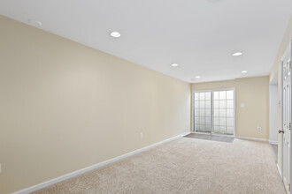 10205 Waterford Dr, Unit Studio in Manassas, VA - Building Photo - Building Photo