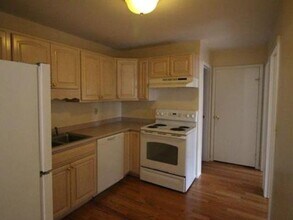 73 E Broadway, Unit K in Derry, NH - Building Photo - Building Photo