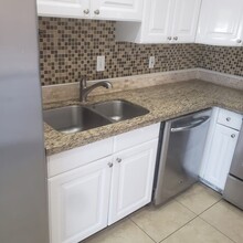 1820 NW 33rd St in Oakland Park, FL - Building Photo - Building Photo