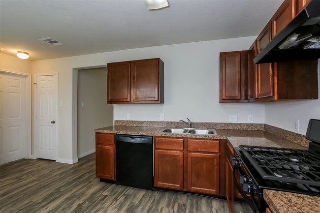 14466 Platzer Dr in Houston, TX - Building Photo - Building Photo