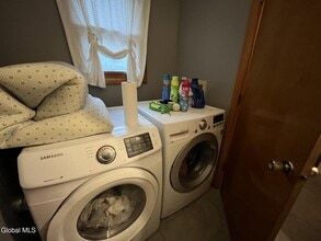 3 Chrisken Dr in Glenmont, NY - Building Photo - Building Photo