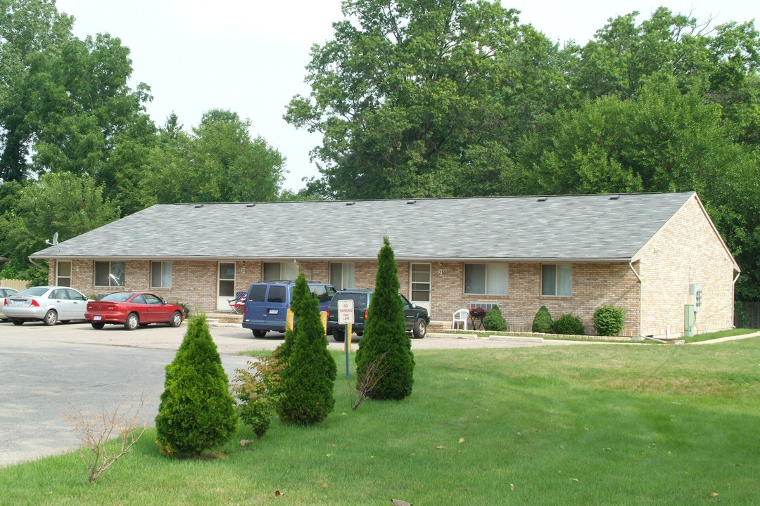 24340-24420 Struin Rd in Brownstown, MI - Foto de edificio