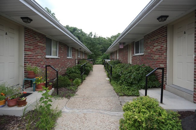 Kingston Drive Apartments in St. Louis, MO - Foto de edificio - Building Photo