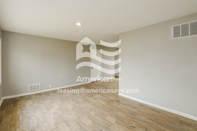 11117 Bristol Terrace in Kansas City, MO - Foto de edificio - Building Photo