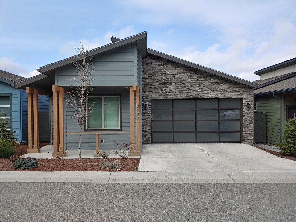 3293 N Ladalia Dr in Coeur d'Alene, ID - Building Photo