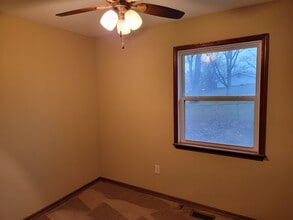 8217 Leisure Ln in Des Moines, IA - Building Photo - Building Photo