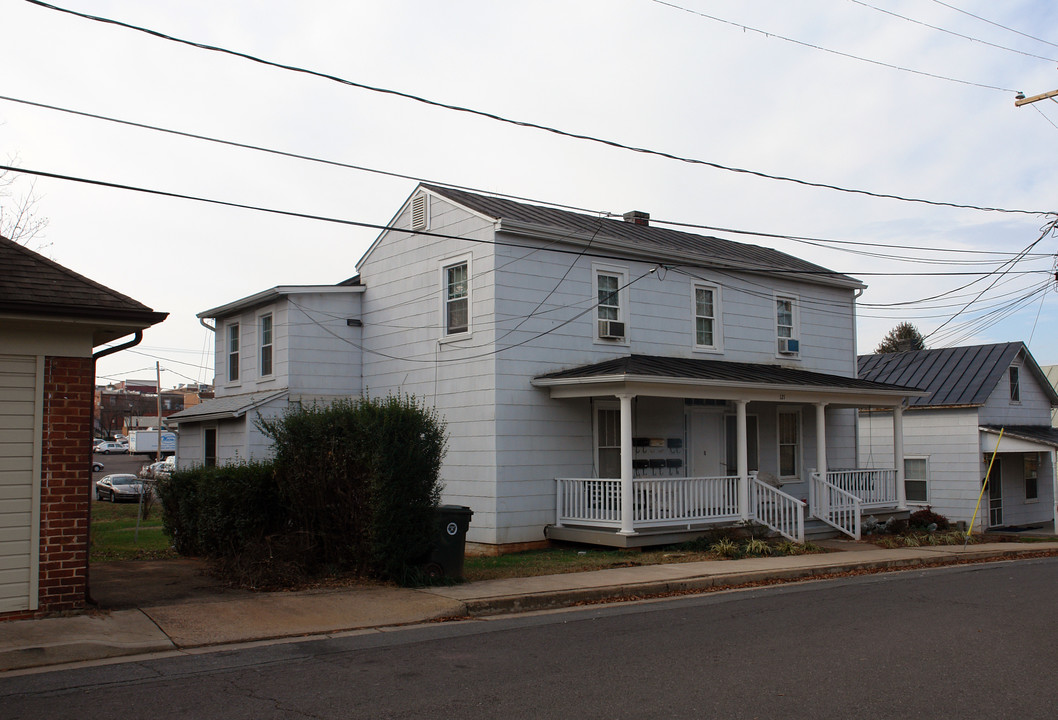 117-121 E Edmondson St in Culpeper, VA - Foto de edificio