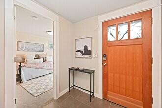 5801 55th Ave NE in Seattle, WA - Building Photo - Building Photo