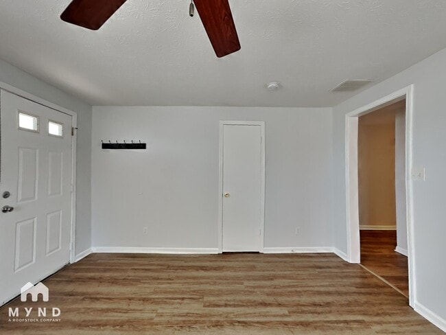 808 W Smith Valley Rd in Greenwood, IN - Building Photo - Building Photo