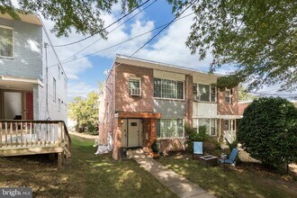42 Varnum St NE in Washington, DC - Building Photo - Building Photo