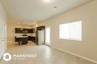 2000 N 36th St in Phoenix, AZ - Foto de edificio - Building Photo