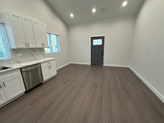 352 W Chevy Chase Dr-Unit -G in Glendale, CA - Building Photo - Building Photo