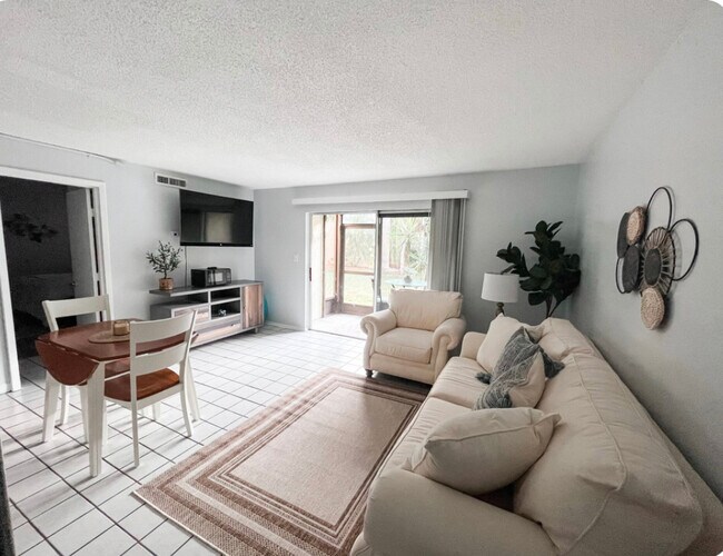 4215 E Bay Dr in Clearwater, FL - Building Photo - Building Photo