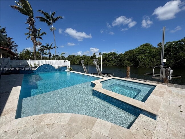 3041 SW 44th St in Fort Lauderdale, FL - Foto de edificio - Building Photo