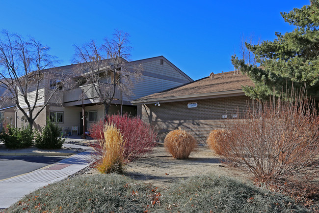 Southgate Apartments in Carson City, NV - Foto de edificio - Building Photo