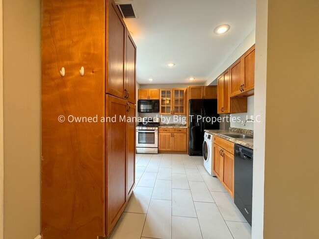 7956 Community Dr in Manassas, VA - Building Photo - Building Photo