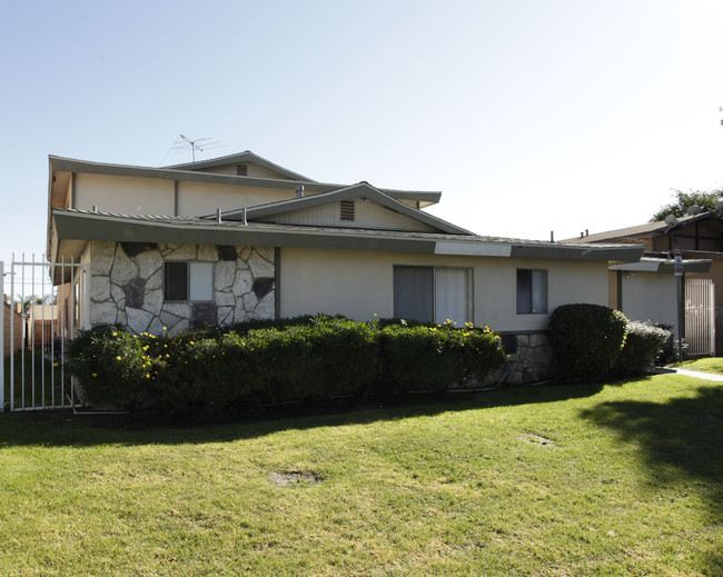 648 Abbey Ln in Pomona, CA - Foto de edificio - Building Photo