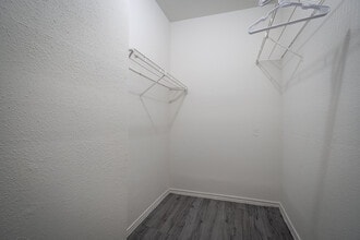 Green Tree Place in Houston, TX - Building Photo - Interior Photo