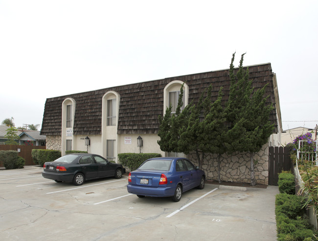 West Star Apartments in San Diego, CA - Building Photo - Building Photo