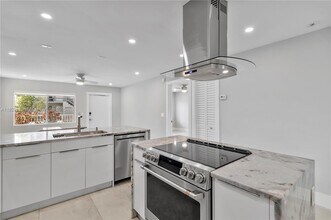 2115 NE 37th Dr in Fort Lauderdale, FL - Building Photo - Building Photo