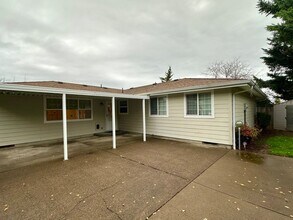 604 SE 26th Ave in Albany, OR - Building Photo - Building Photo